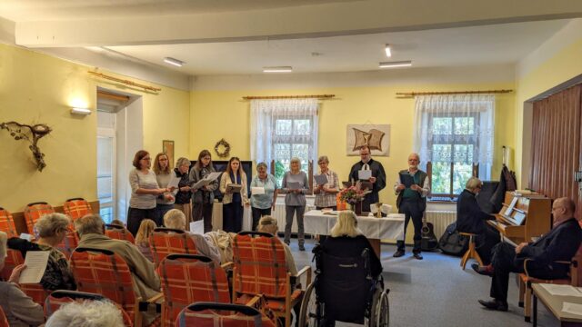 Výjezdní bohoslužby v Krabčicích - vystoupení pěveckého souboru Contiola Jacobi