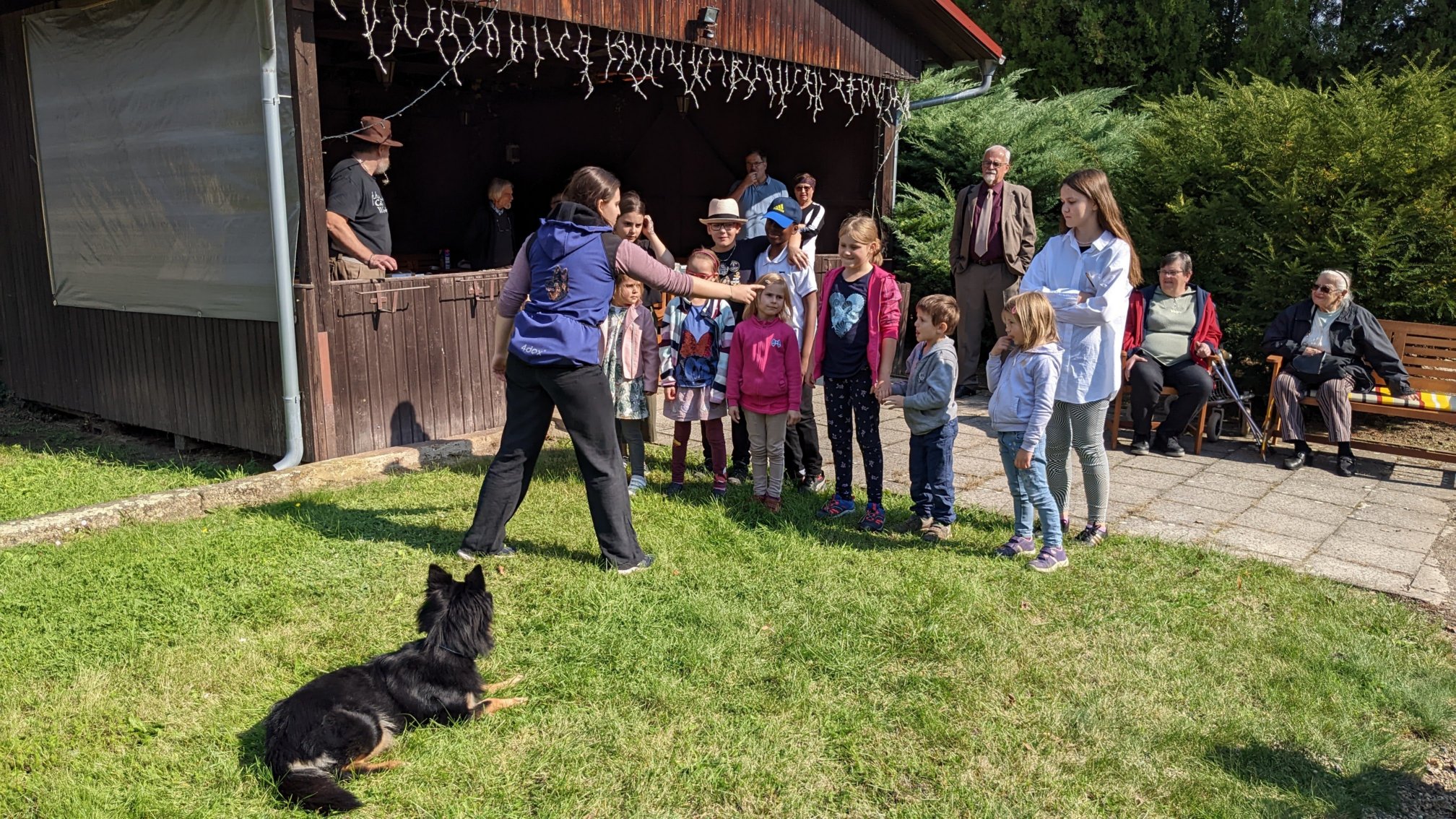 Výjezdní bohoslužby v Krabčicích - ukázka výcviku psa Ati